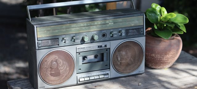 De la radio… canciones y poesía